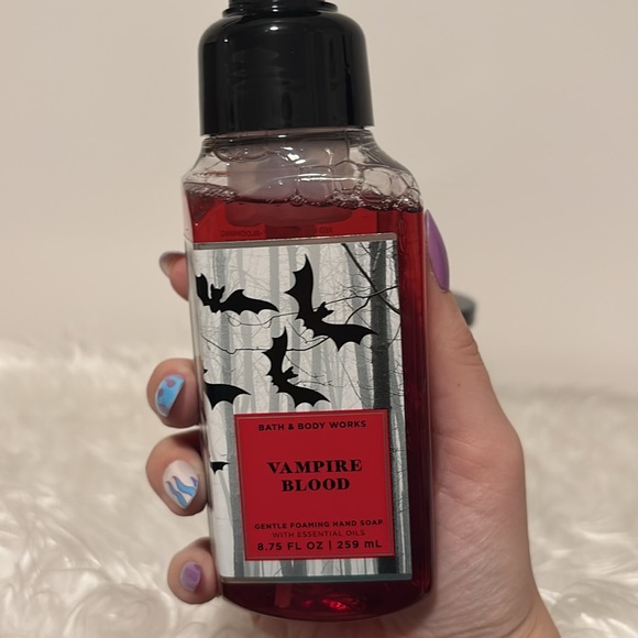 Vampire Blood Set 🧛♀️♥️ - Candle, hand soap & wallflower refills - Picture 4 of 9